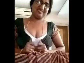 Desi bhabi flaunts her gigantic cupcakes