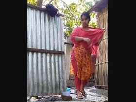 Desi bhabi's secret tub seized on camera