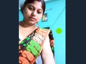 Witness a  Indian bhabi demonstrate off