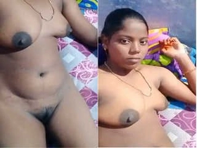 Huge-boobed Indian bhabhi bares her body