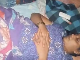 Desi bhabhi caught bare in a