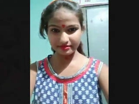 Indian schoolgirl bares it all in a solo