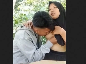 TikTok movie of beau providing gf tit