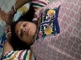 Desi housewife gives  titty nail and