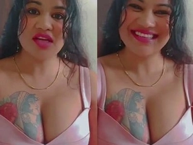 Buxom model Soniya Maheshwari flaunts