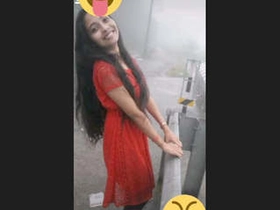 Indian school girl's MMS with explicit