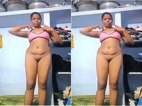 Tamil bhabhi flaunts her puss in a