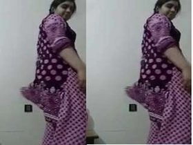 Pakistani woman switches into sexy