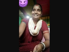 Indian housewife unveils her immense