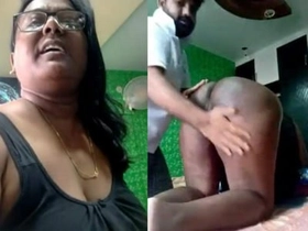 Big-assed Indian bhabhi gets mischievous
