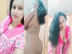 Desi stunner flaunts her assets in a
