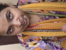 Pretty desi Tamil lez gives a cute