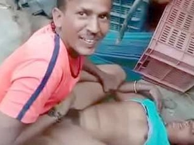 Desi duo earns money by having  outdoors