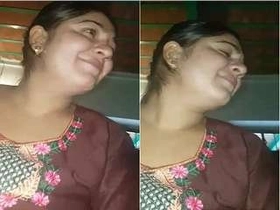 Sizzling Desi bhabhi gives a blowage and