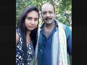 Desi Indian woman gives lecturer a oral
