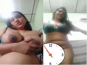 Lush Indian bhabhi flaunts her fat fun