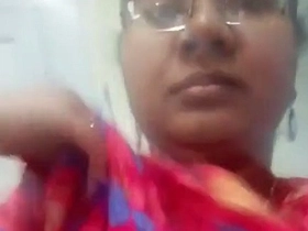 Tamil aunty's solo onanism session at