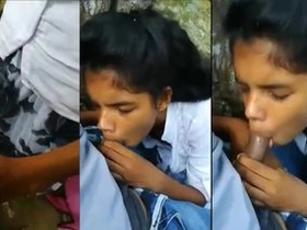 Desi college girl gives a oral job to her bf in the park