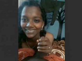 Super-cute Tamil lady gives a blowage