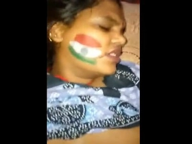Desi housewife gets a facial cumshot