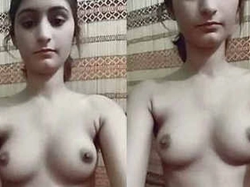 Uber-cute gf flaunts her ultra-cute