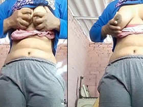 Indian Desi damsel flaunts her phat