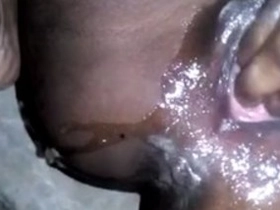 Desi chick gets her cooch fingerblasting
