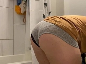 A naughty sitter indulges in a splendid