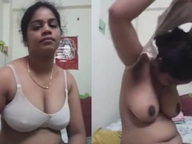 Bhabi from India gives a titjob in a