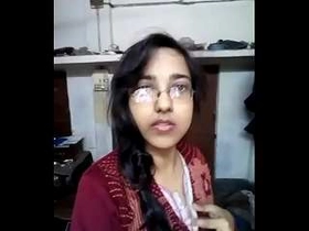 Youthfull desi lady goes bare on camera