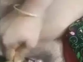 Unsatisfied Indian bhabi indulges in