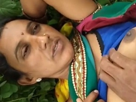 Desi bombshell loves outdoor intercourse