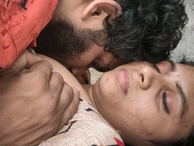 Hooter fetishists rejoice as Vaishnavi