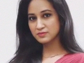 A solo  of an NRI gal in Delhi exposing