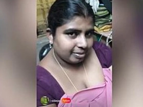Indian Plumper temptingly poses in