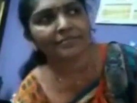 Tamil aunt-in-law displays off her bod