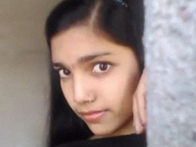 Bare selfies of Indian teenager damsels