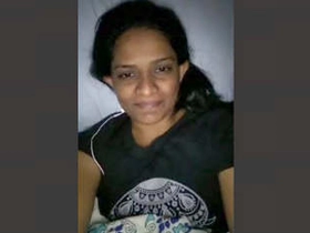 Lankan stunner delectations herself with