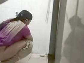 Desi nubile indulges in urinating fetish