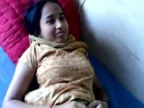 A youthfull Indian girl gets her fuckbox