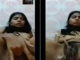 Orgasmic gf indulges in movie call